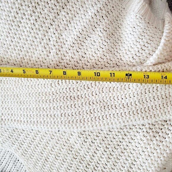 Used H and M knitted sweater Color Cream Size S. - Picture 5 of 7